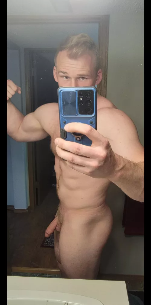 which one of you ladies need a workout partner ;) by ComprehensiveStar146