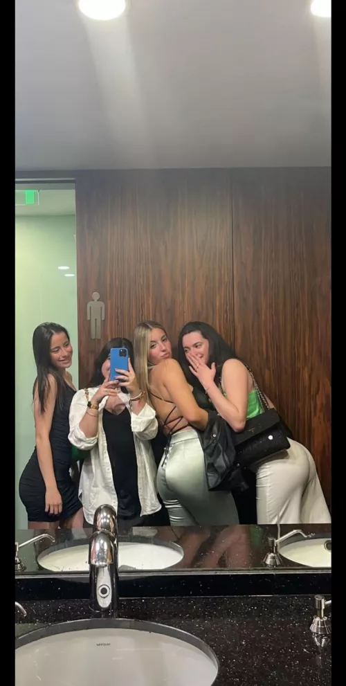 which one by Xinadora