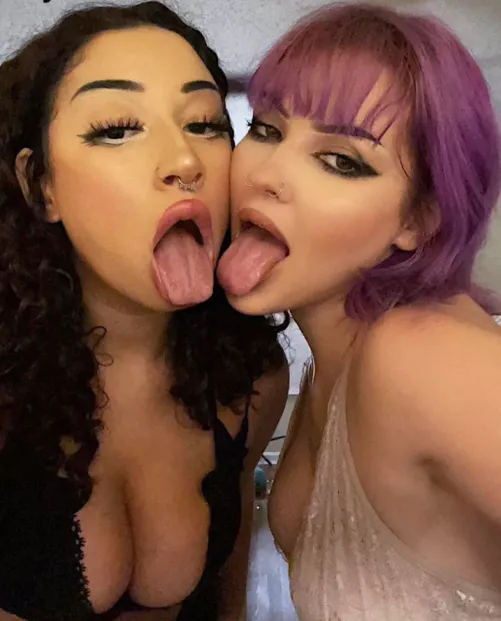 Which tongue is doing the honors by Chaturbater1