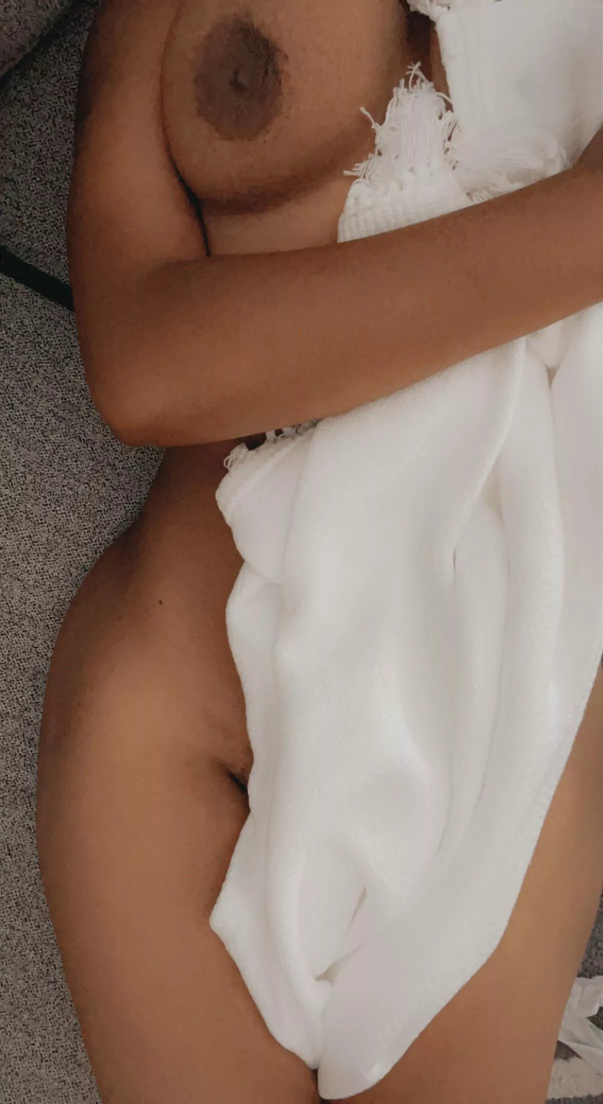 White looks good on me, don’t you think? 😋 posted by Pineapples303