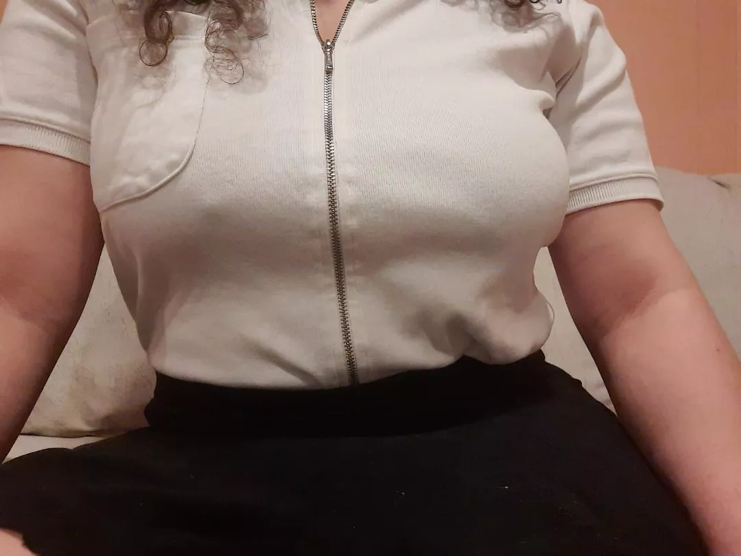 white shirts tend to have a nice impact on nipples posted by daphnethedryad