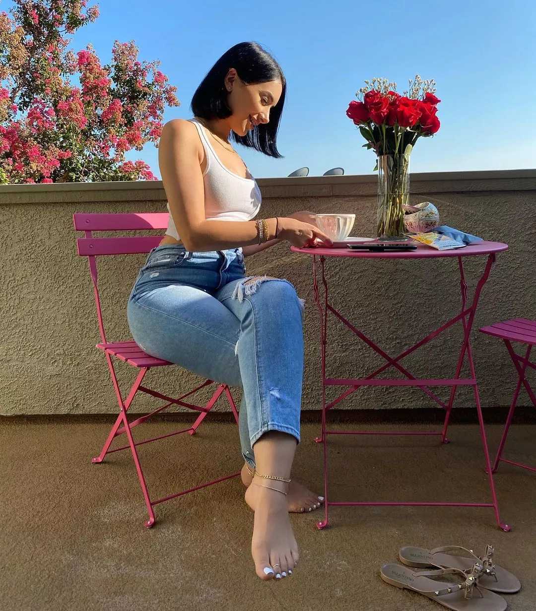 White Toes (irtr) posted by trashableaccount1