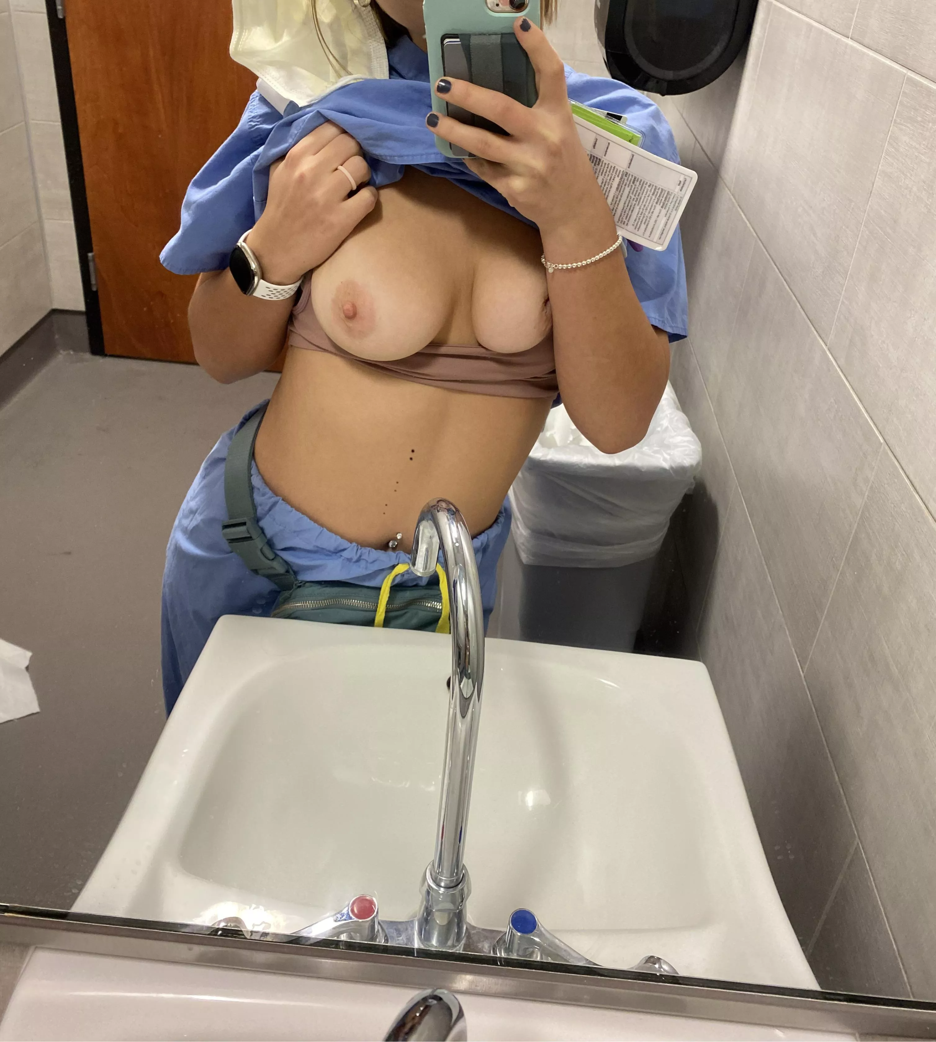 Who can help keep me get thru this night shift?😫 posted by offlinenurselexi