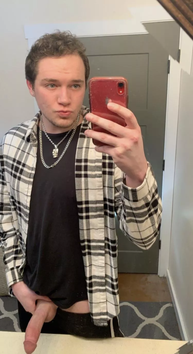 Who could deepthroat it? 🤔 (22) posted by hhsbby