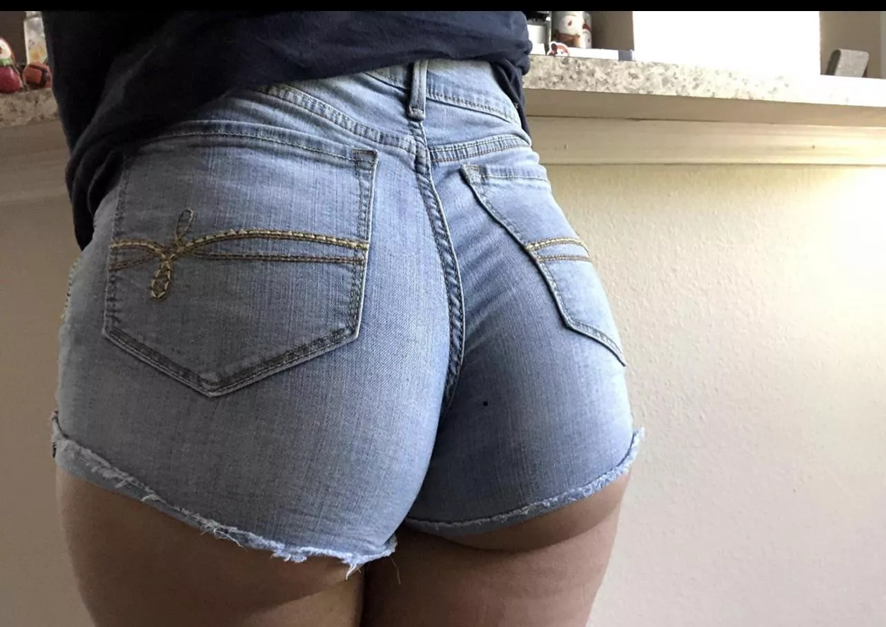 Who doesn’t like a nice pair of jean shorts? posted by ethereal102694