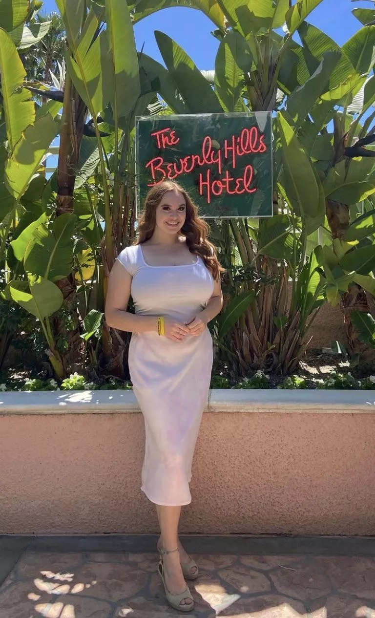 Who doesn’t love a ginger girl n a tight dress posted by Dunkrnice