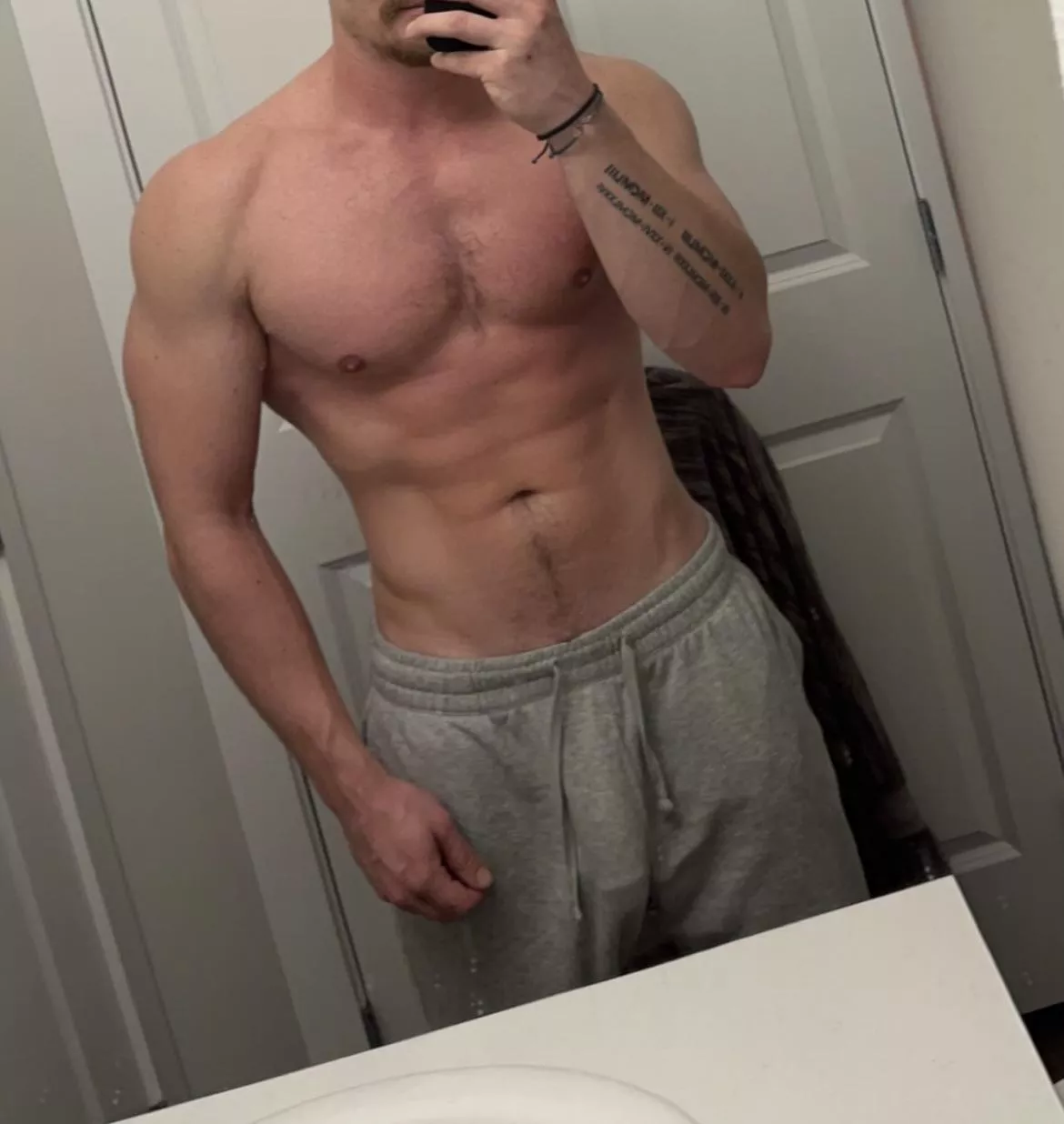 Who doesn’t love a pair of grey sweats posted by Right-Strategy3510