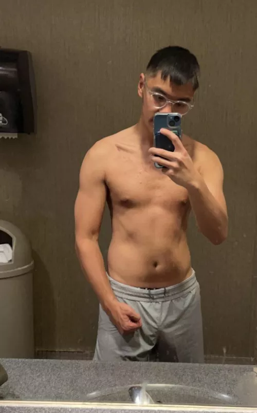 Who doesn’t love a pic after a workout by crispychris16