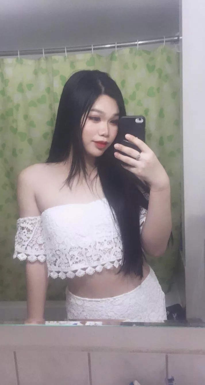 🏳️‍⚧️ Who doesn’t love long hair? 🏳️‍⚧️ posted by averageladyboy