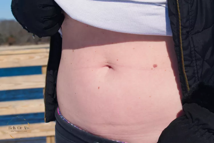 Who else don't mind seeing midriff during the winter season? Pt. 1 📸❄️ by boaboaproductions