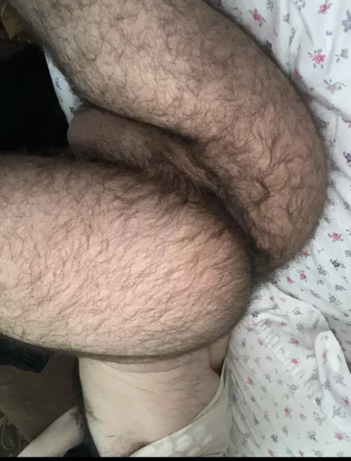 Who enjoys straight hairy dudes? by Hairymilkedman69