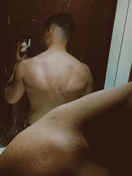 Who gonna scratch me by TheManOnSuit1