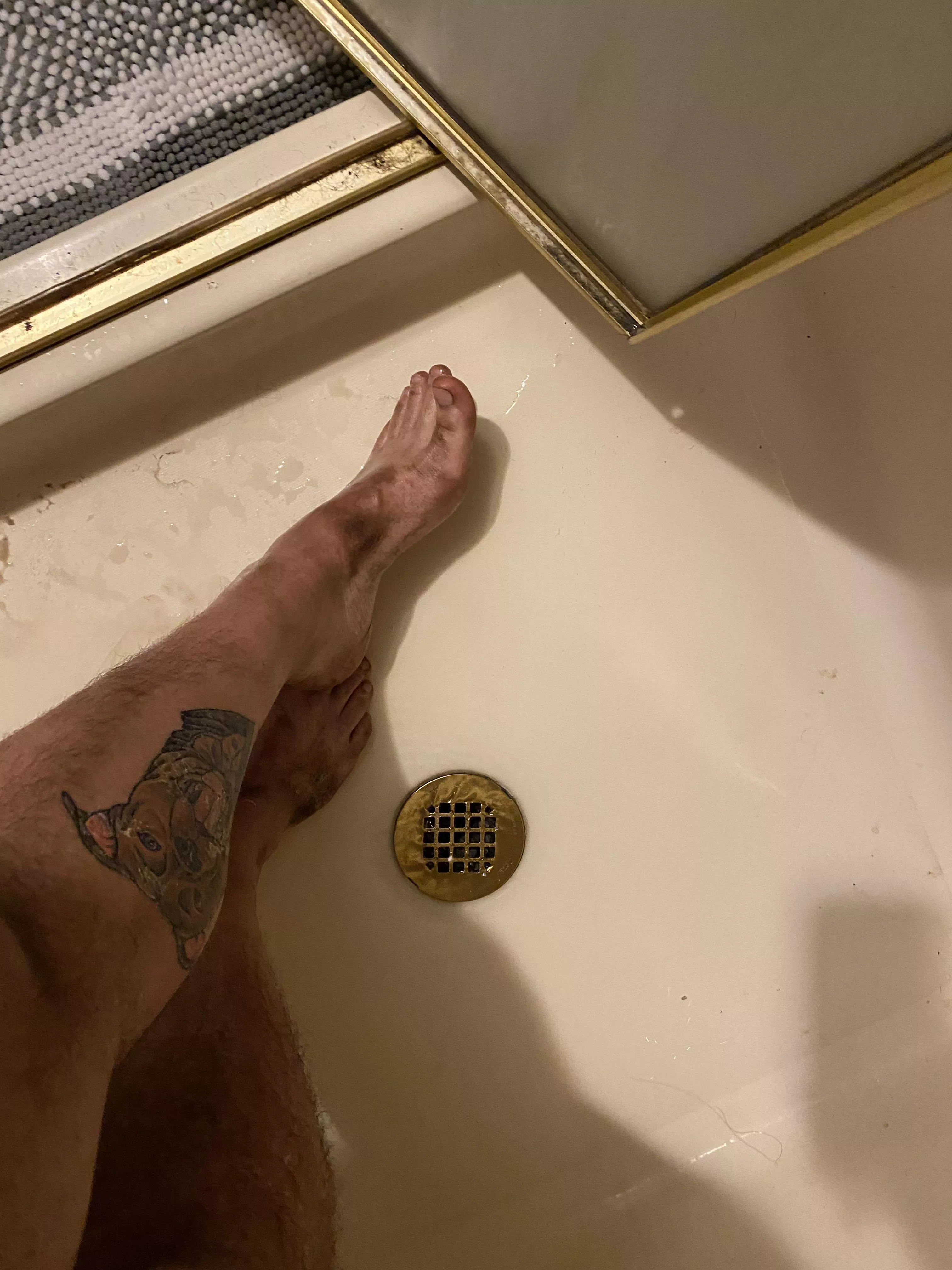 Who here has a dirty foot fetish? Hope you enjoy my filthy feet 😉 posted by Kennyfux