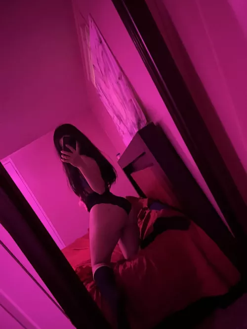 Who is down to see my ass live😉 by Crybabydolll