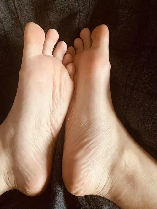 Who is going to rub my feet 😉 by Duo_feet