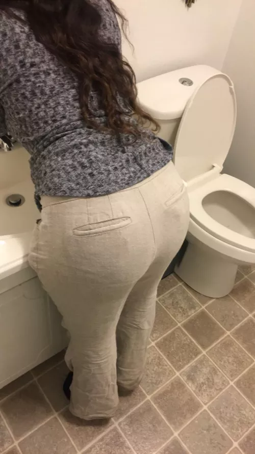 Who is pulling these pants off my wifes ass and fucking her? Upvote if you are by cucklyfe96