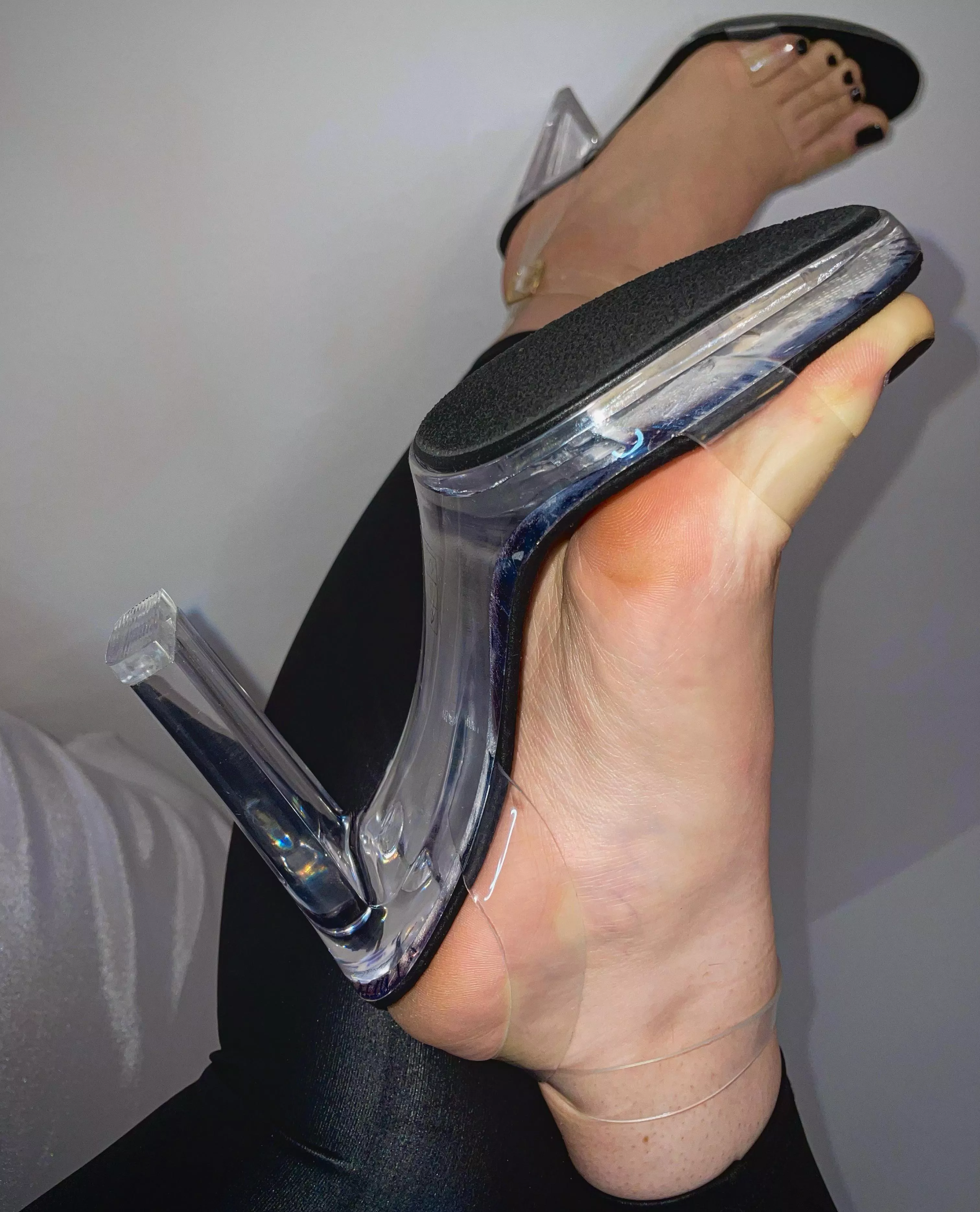 Who likes a women in heels ? 🖤 posted by JackandSally42