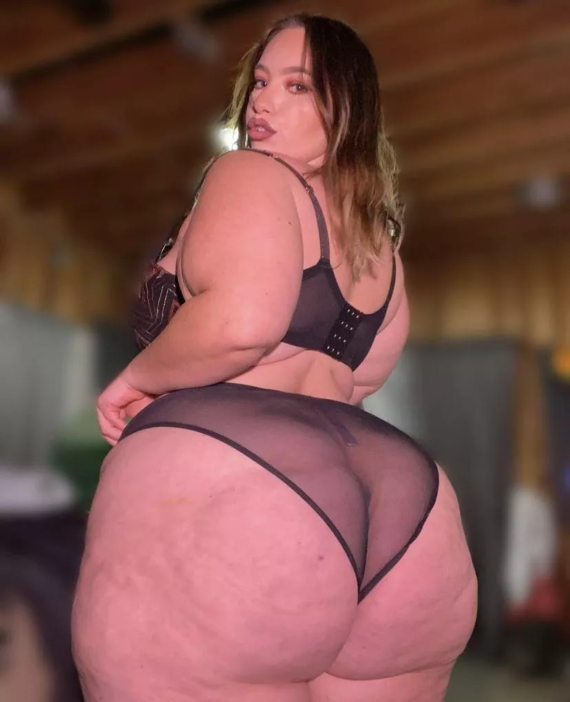 Who likes all this thickness?? 😜 posted by newheights92-