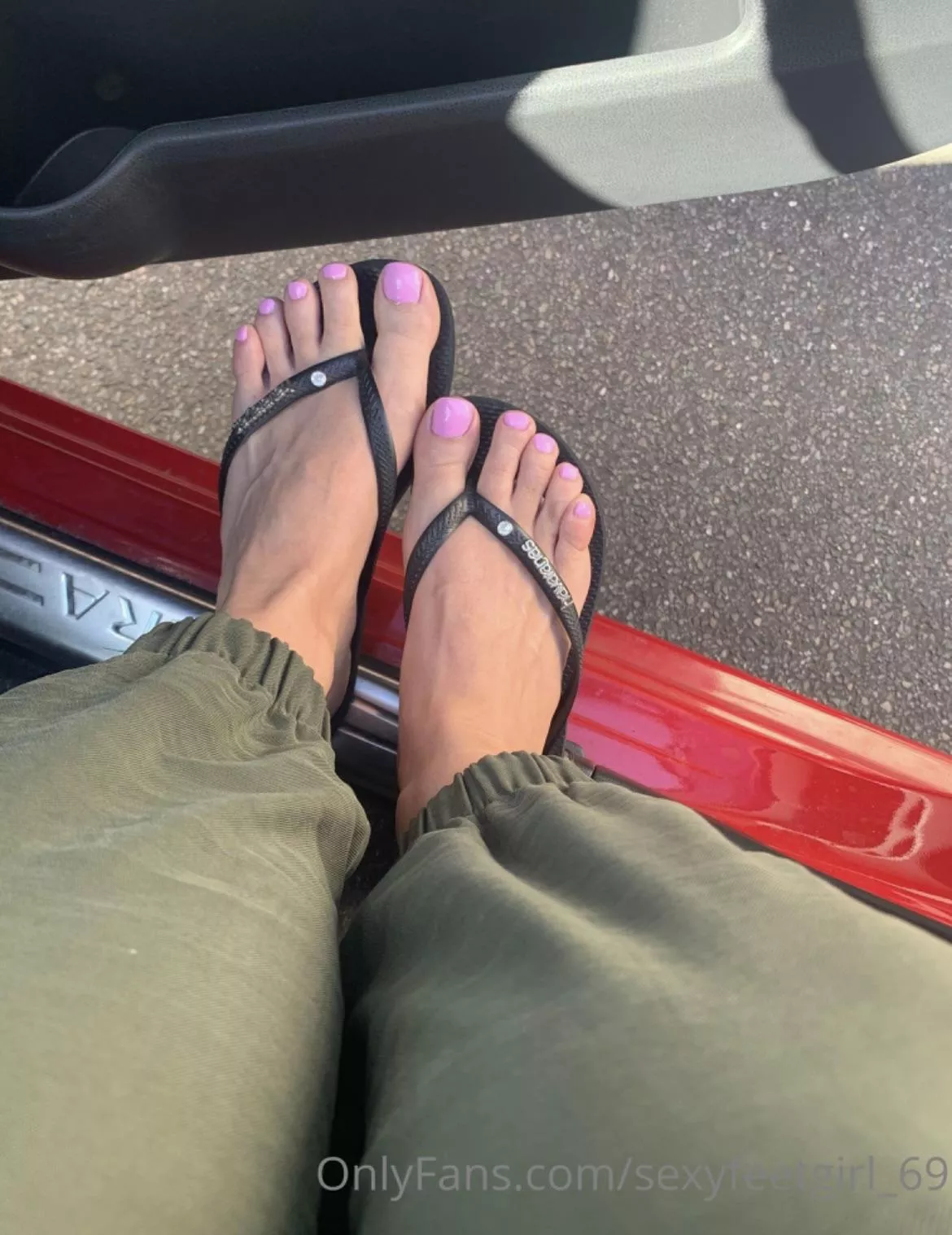 Who likes flip flops, or as we call them in Australia “thongs”? posted by Sexyfeetgirl__
