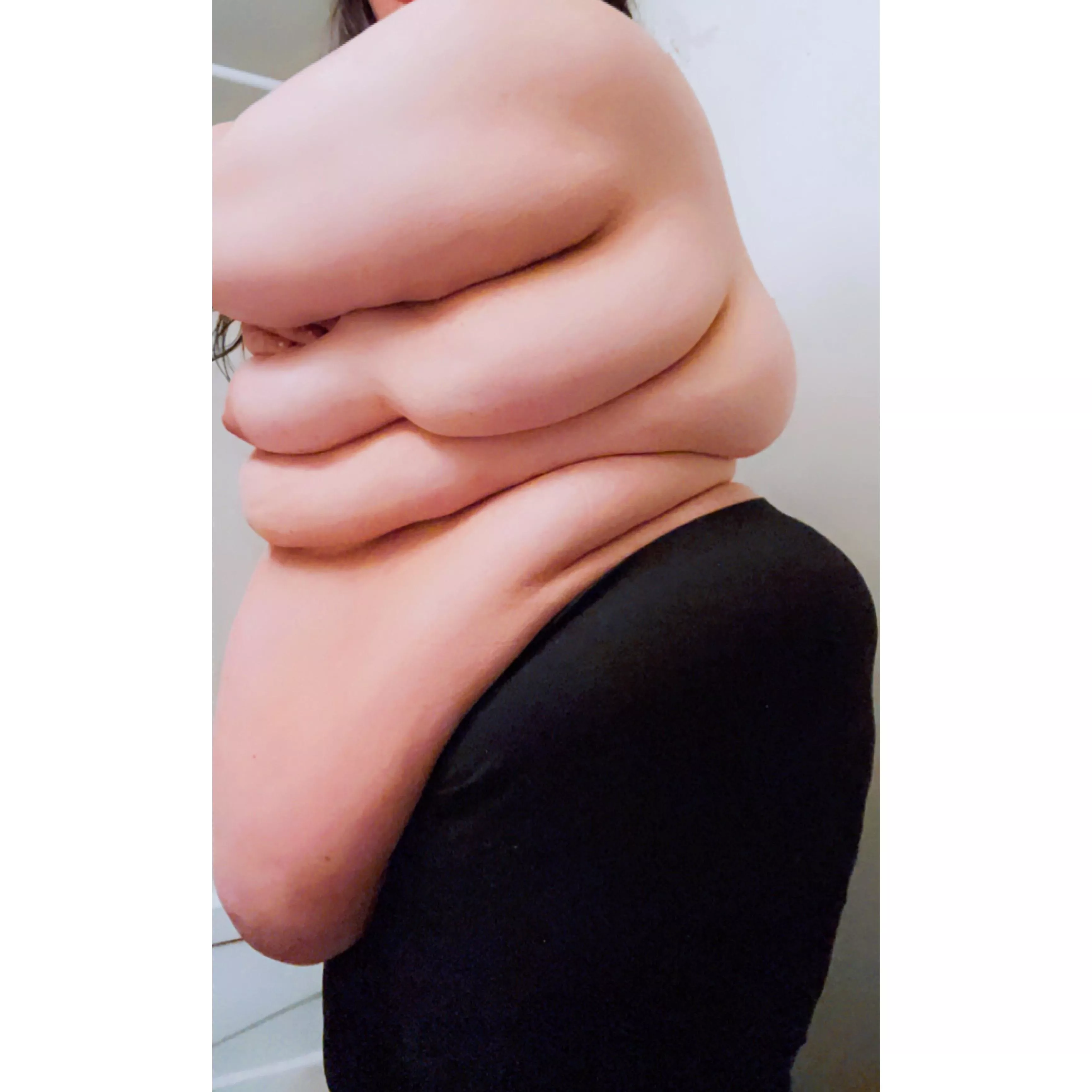 Who likes hanging belly’s? 😍😍😍 posted by Horrorwhorexox