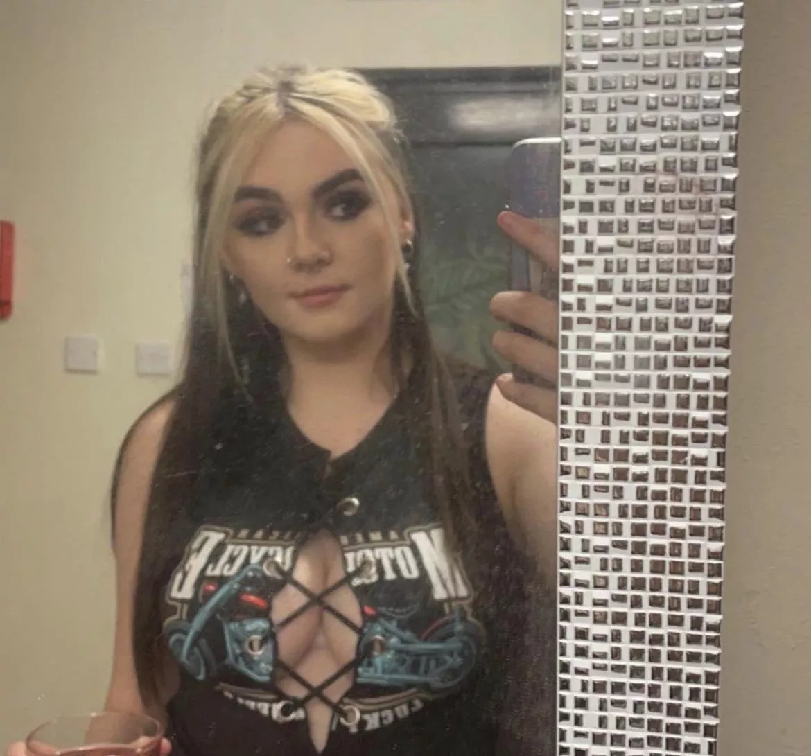 Who likes her posted by Sudden_Ad8236