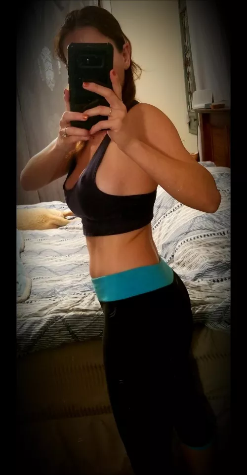 Who likes MILF side-boob? by MrsTeenyBikini