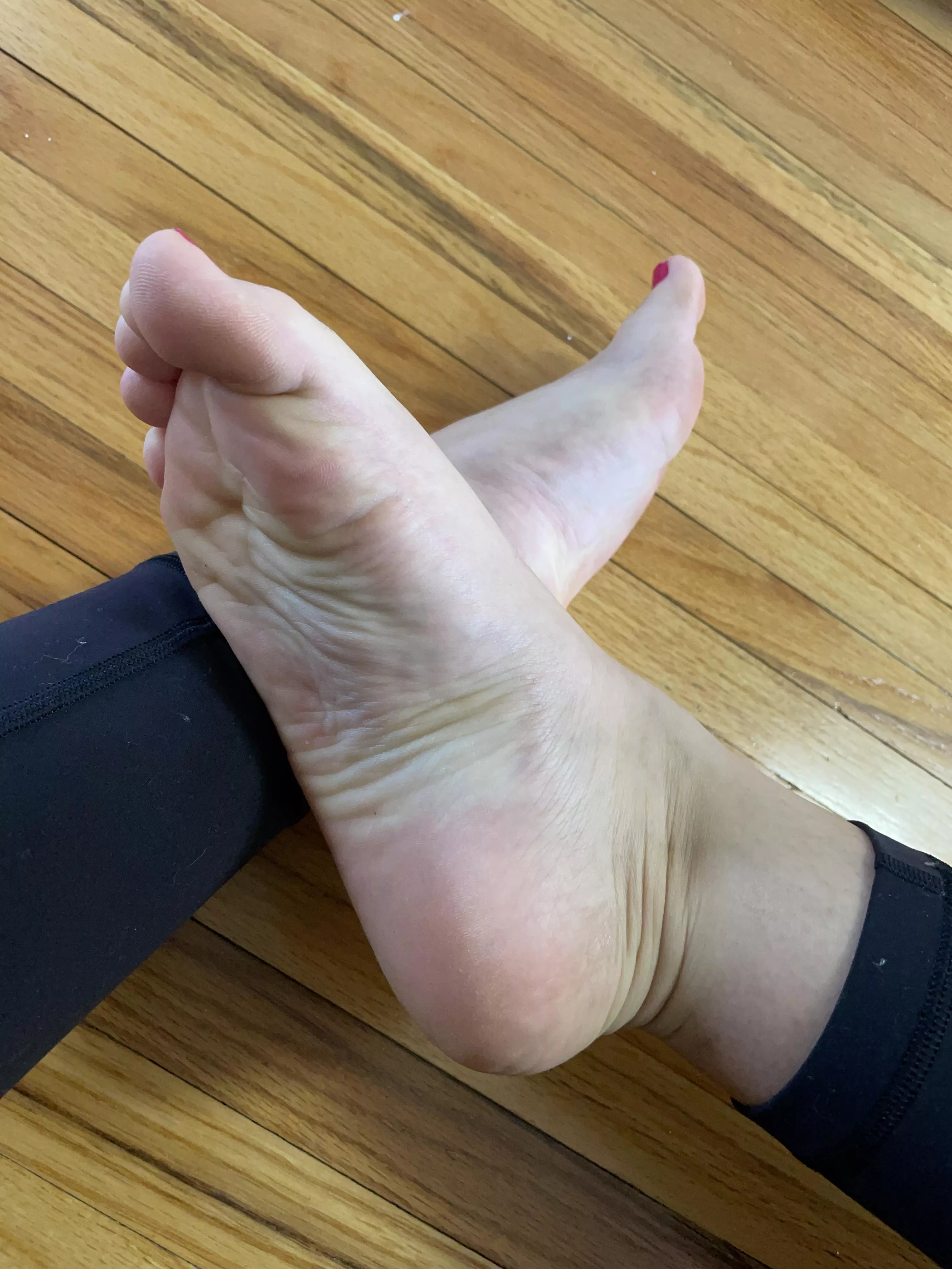 who likes my crinkly soles? come to my page for more content ;) posted by Ambitious_Cupcake_22