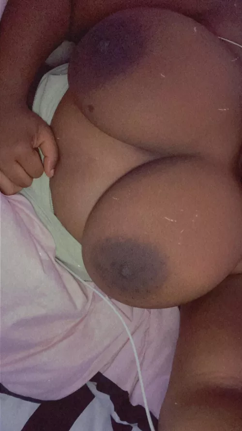 Who likes my huge tits? by Alanianicole0