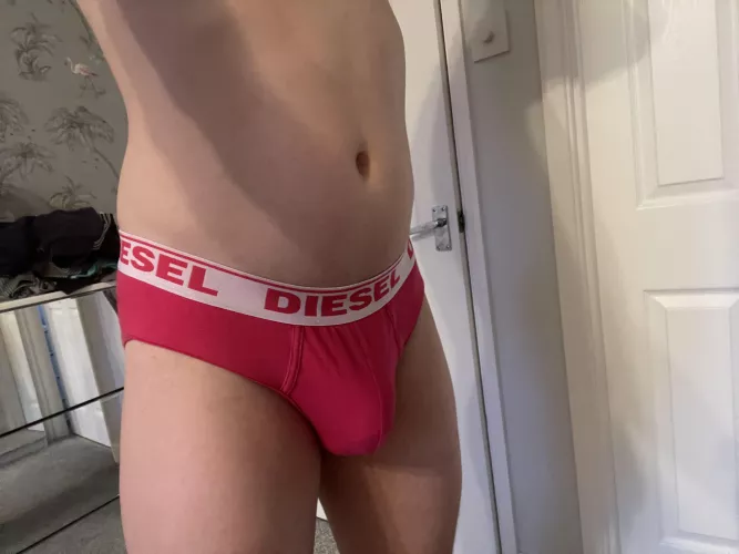 Who likes pink by cutlad1998