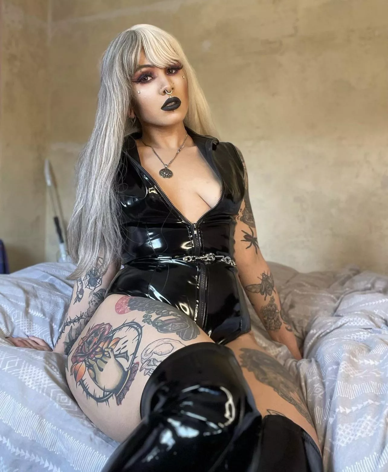 who likes pvc here? posted by g0thschlampe