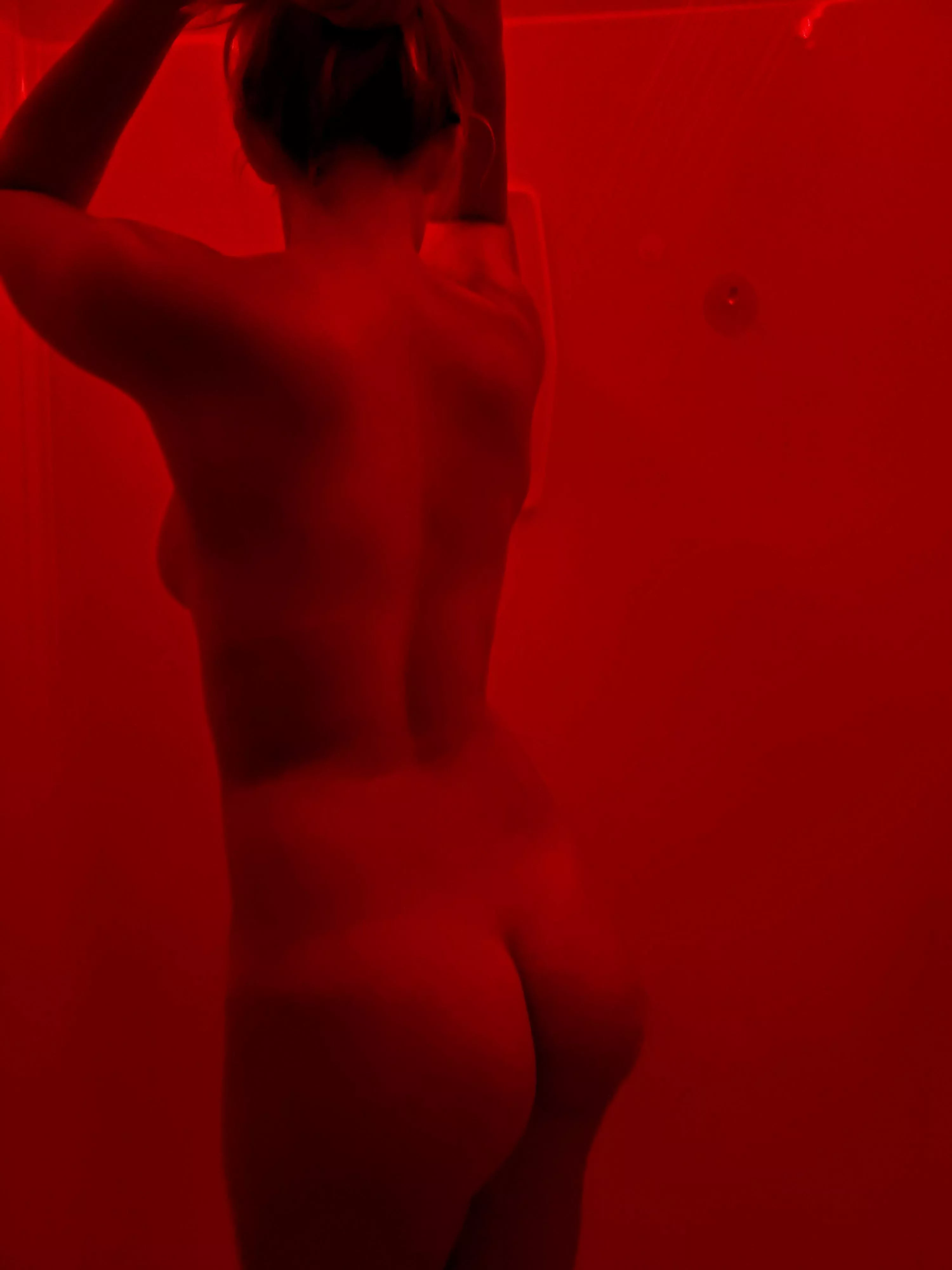 Who likes red?🥰💋 posted by abubblyblonde