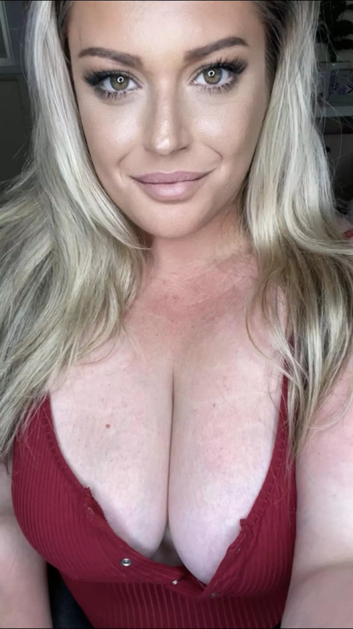 Who likes their blondes chubby? 🥰 posted by CountryCurves89