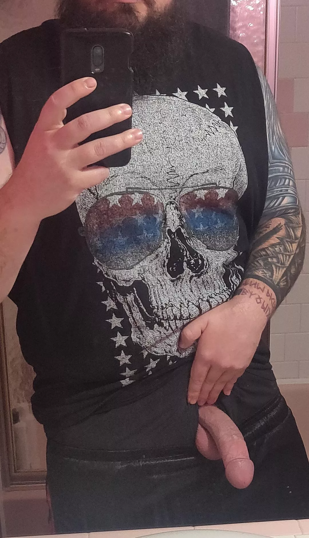 who likes thick guys that fuck hard? posted by anonguy4219