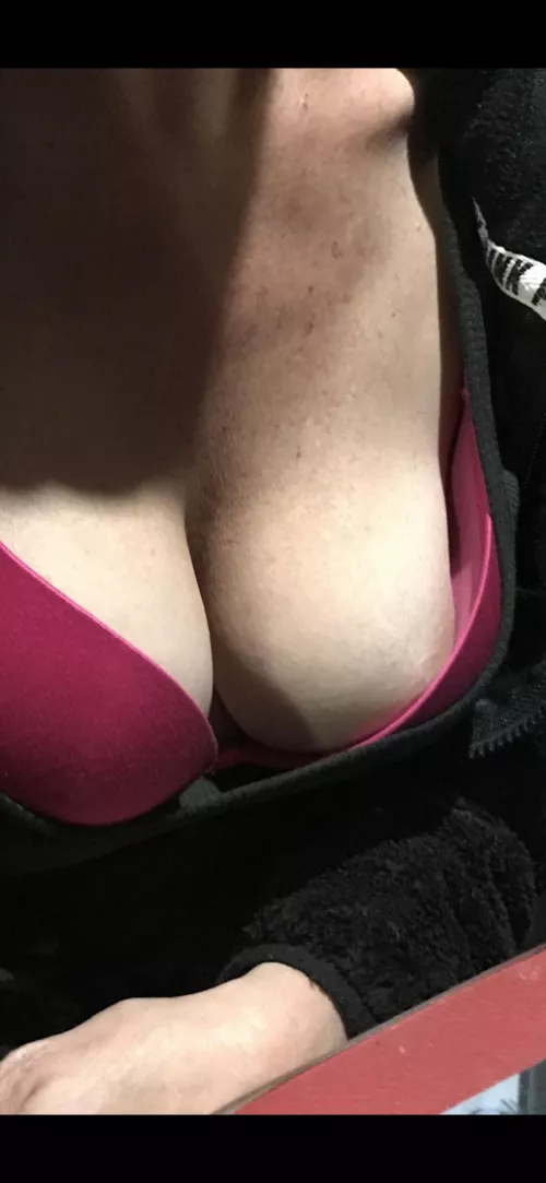 Who likes this pic of my wife? by Outside-Guarantee882