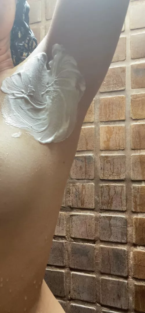 Who likes to watch shaving?🙈 by nataliaanez