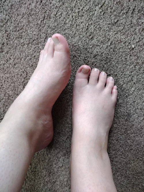 who loves bare feet by LadyFabulous90