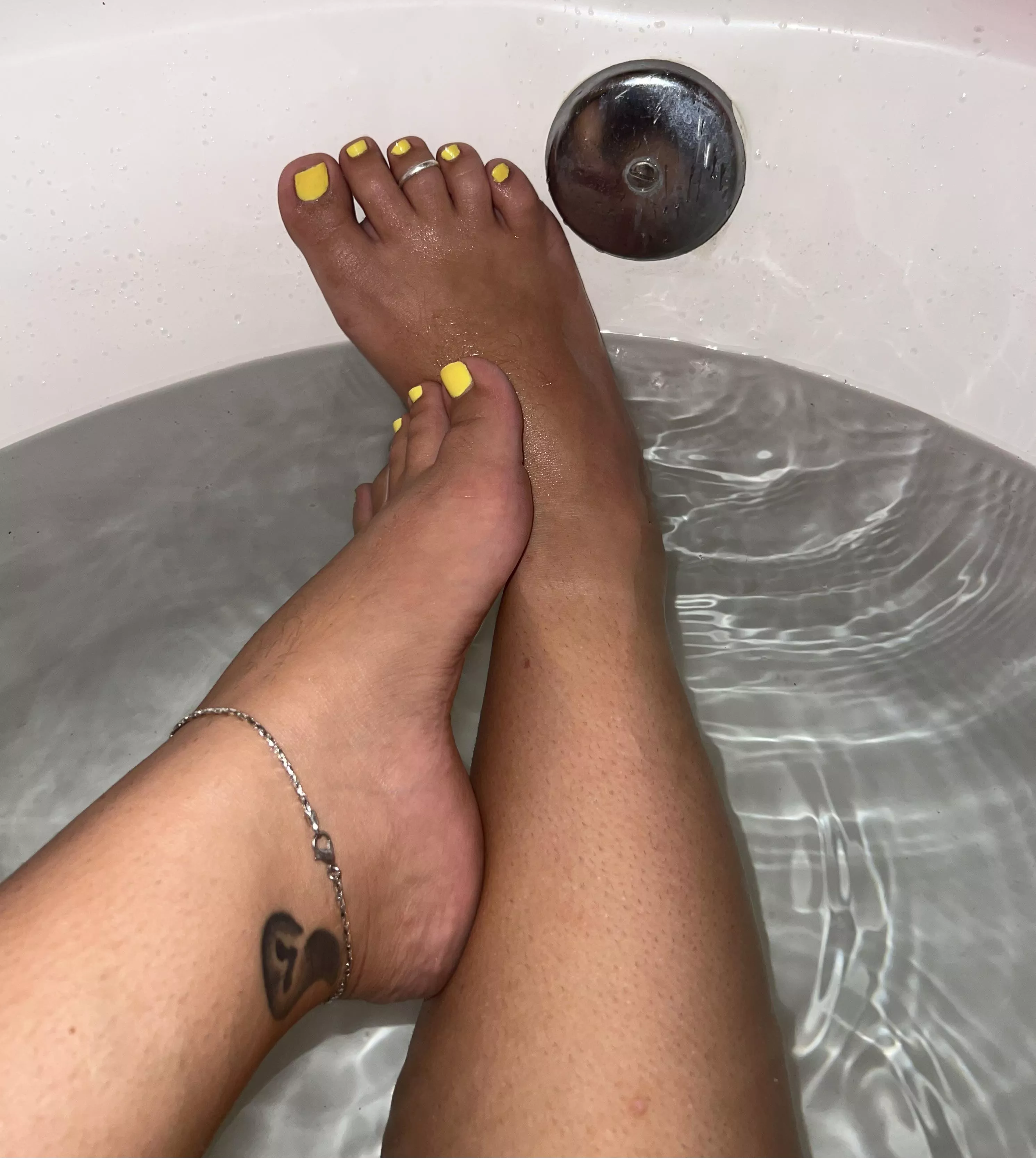 Who loves short toes? 😍 posted by urparadisexoxo