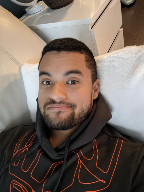 Who says you can’t chill on Monday morning? by ThatGuyOnReddit88