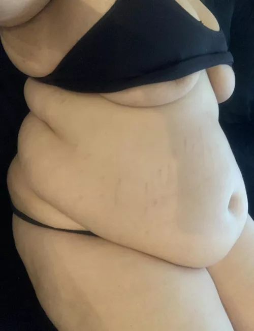 Who thinks my lap belly should be even bigger?! My messages are open rn! 😈👋 by cowgirlbre