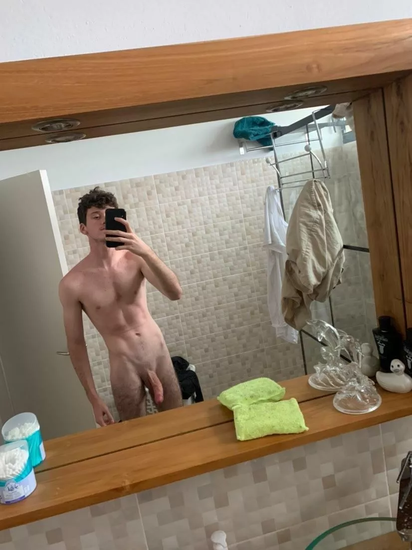 who want taste me👀 posted by Comfortable-Let401