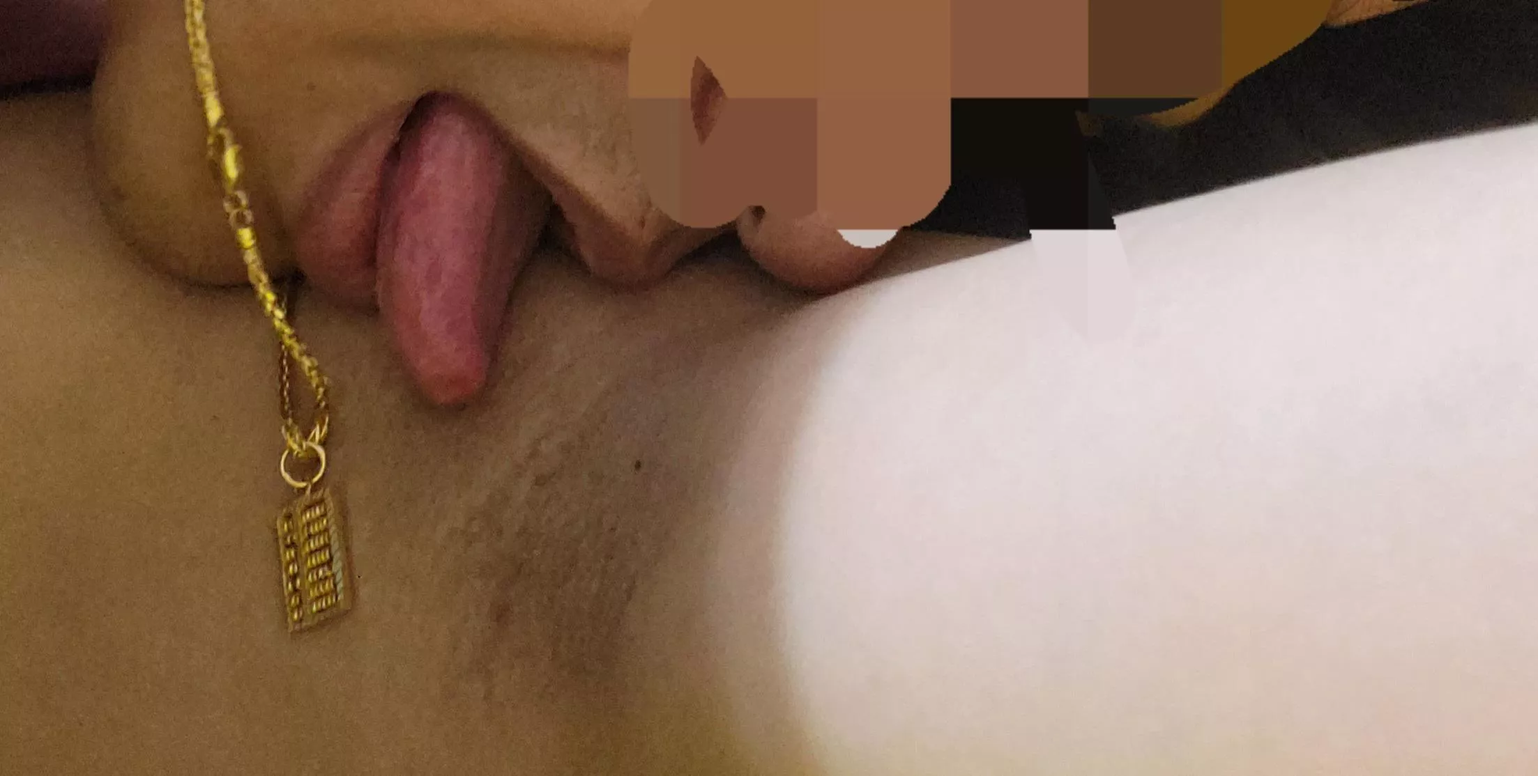Who want to help to lick my wife armpits? posted by Gabriel_754