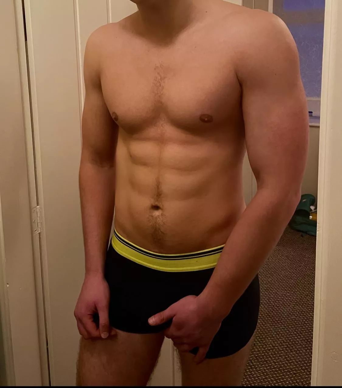 Who want to lick 👅 abs? 🥵👅 posted by Facelessman69OF