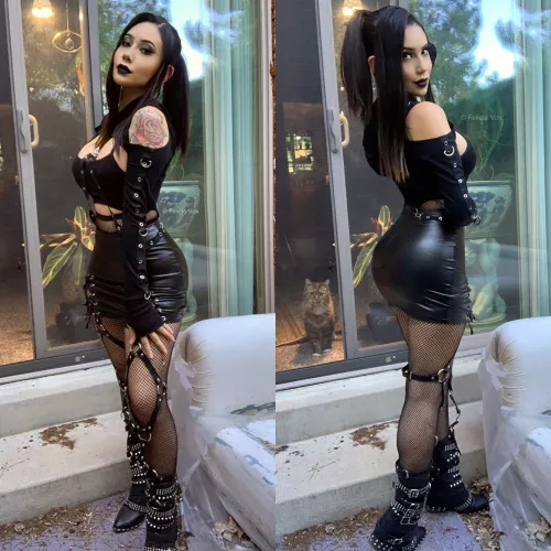 who wants a goth gf? [oc] by FeliciaVox