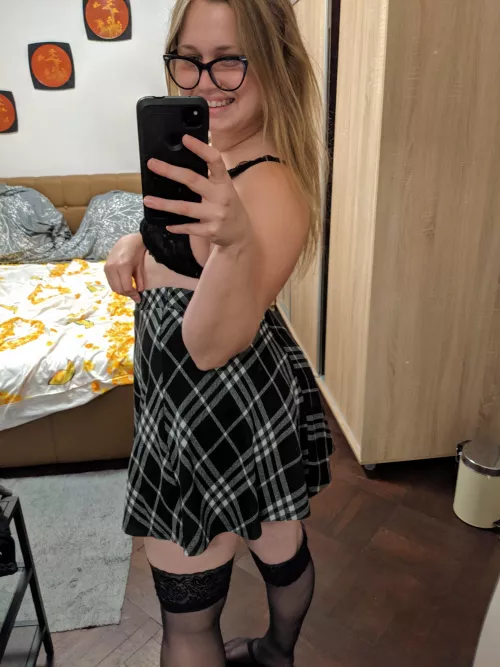 who wants a nerdy school girl? by _xandrablues