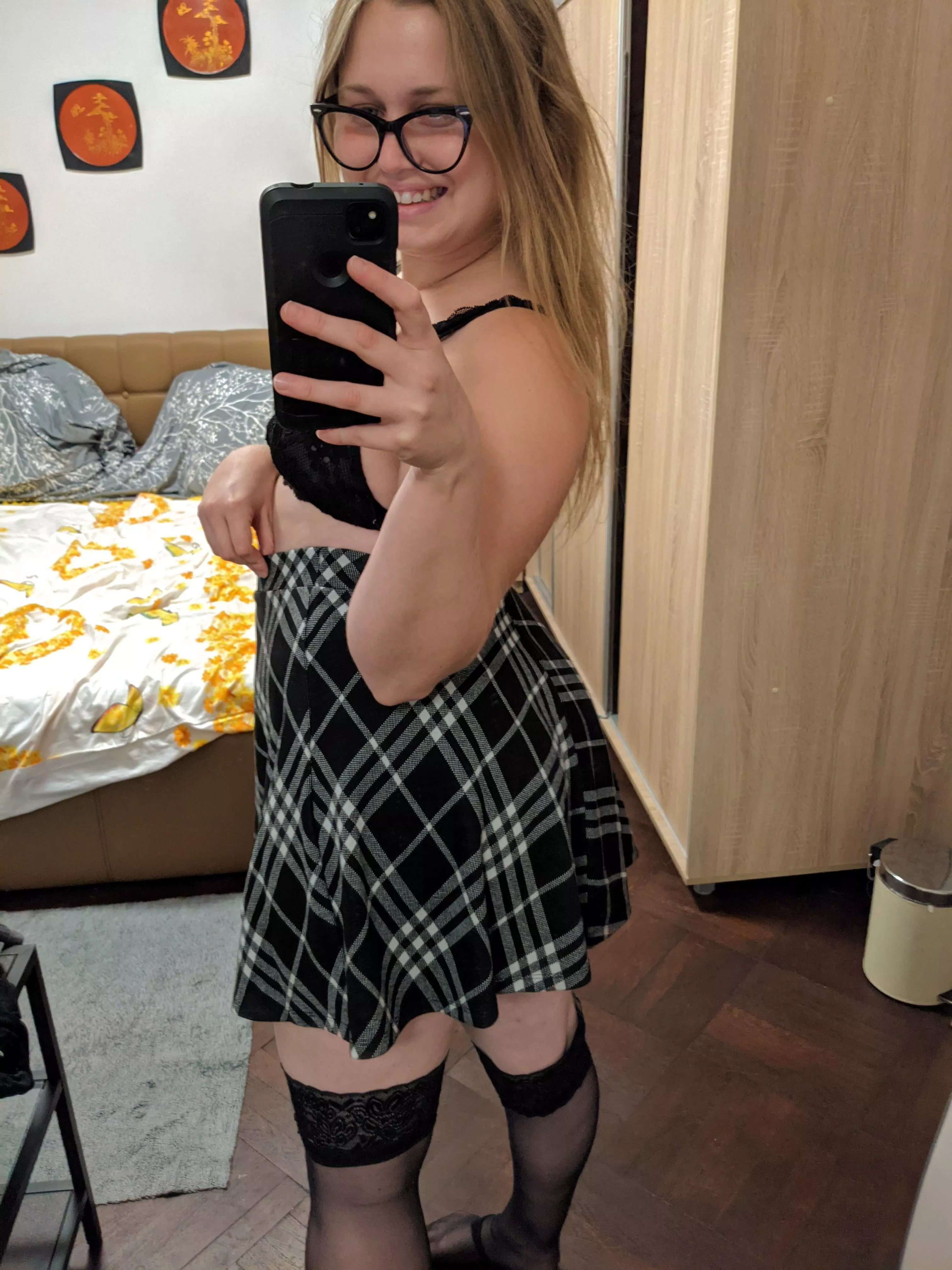 who wants a nerdy school girl? posted by _xandrablues