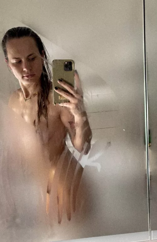 Who wants a secret surprise? 🥰 by sweet_emmalou