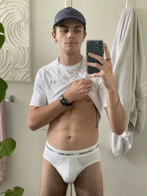 Who wants a sniff? 😮‍💨 by aceheartbreak