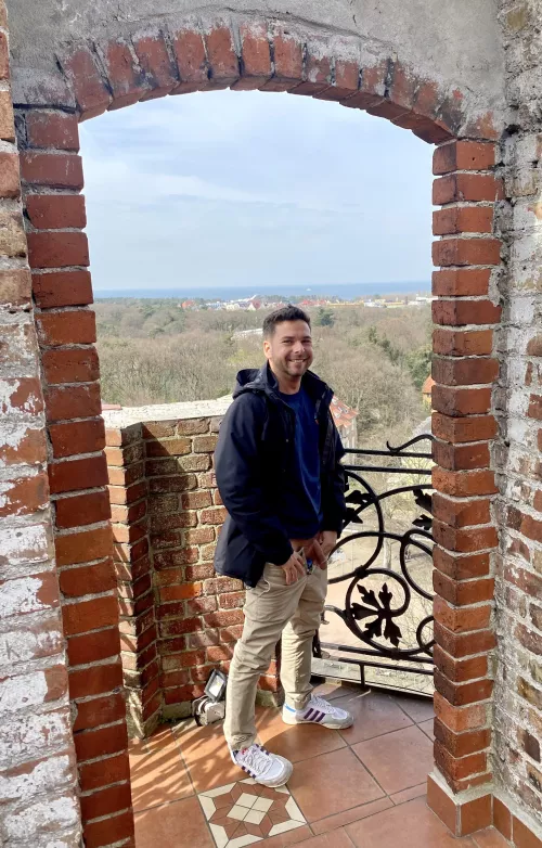 Who wants handsome Pablo to wait on the top of the tower instead of Rapunzel? 🤴🏼🗼🔝 by pete_pablo