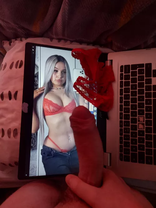 Who wants me to wank my cock over your hot milfs and thick sexy sluts. Best one will get my cum. Kik: yolodan_xxx. by yolodan_xxxx