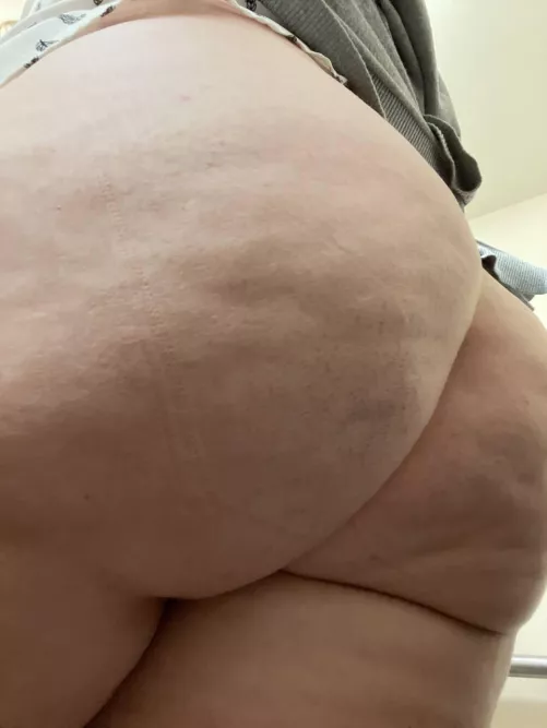 Who wants some booty? by new_horizions